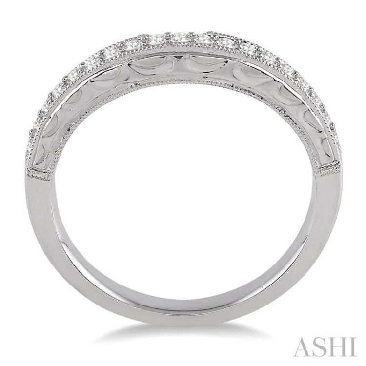 1/4 Ctw Diamond Wedding Band in 14K White Gold