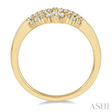 1/4 Ctw Chevron Center Baguette and Round Cut Diamond Wedding Band in 14K Yellow Gold